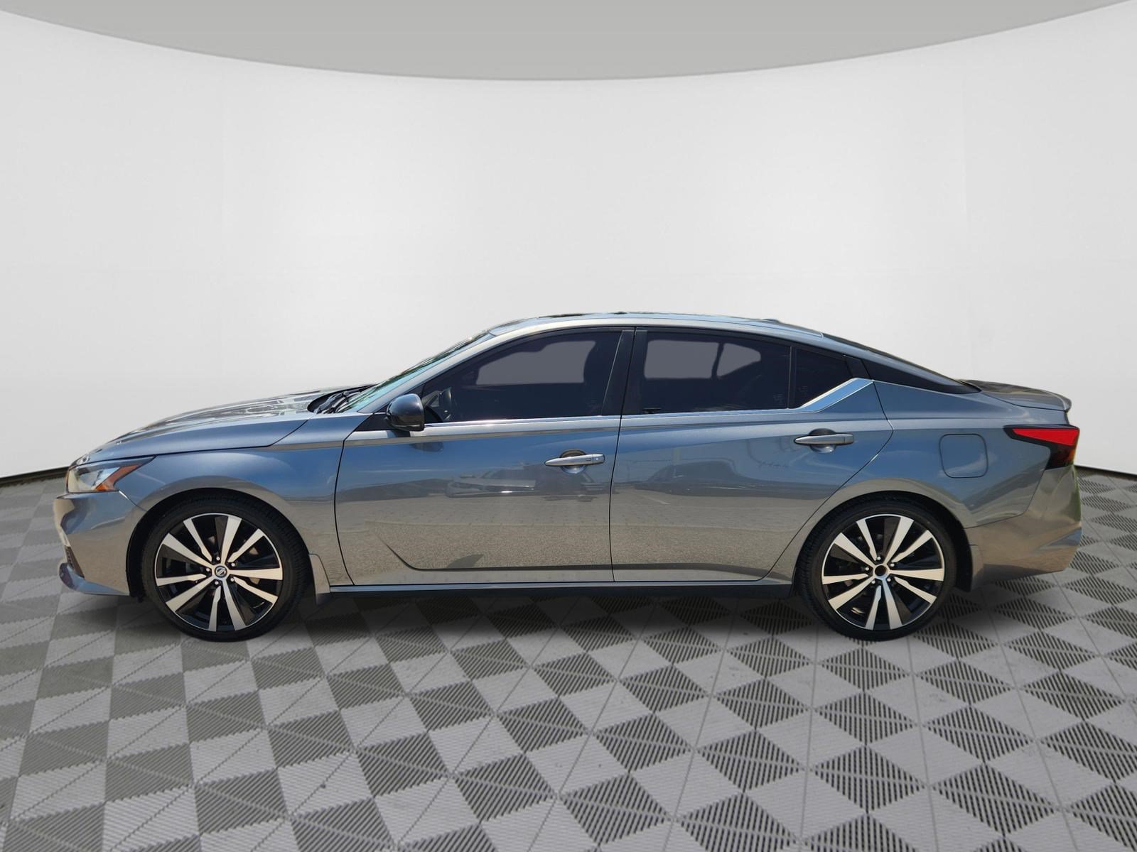Used 2019 Nissan Altima 2.5 SR w/ SR Premium Package FWD image 5