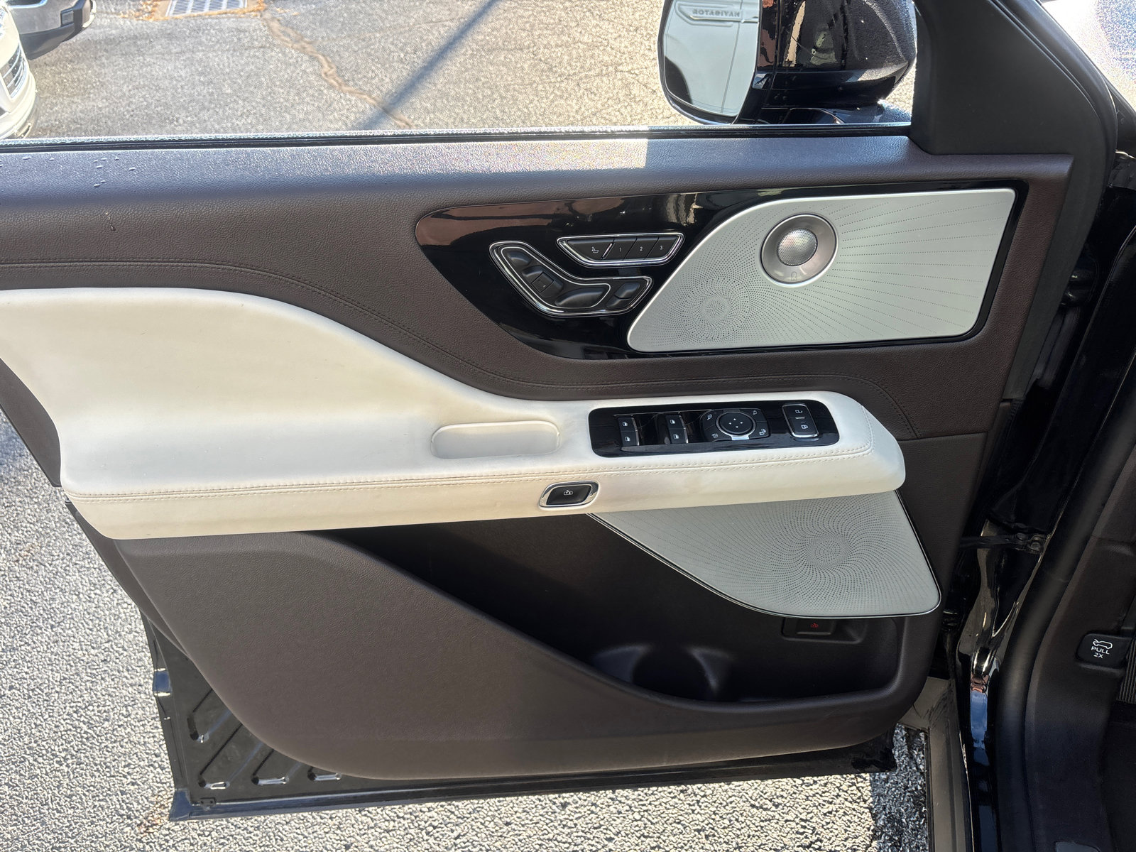 Certified 2023 Lincoln Aviator Black Label w/ Dynamic Handling Package image 11