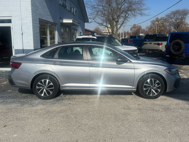 Used 2024 Volkswagen Jetta S image 2