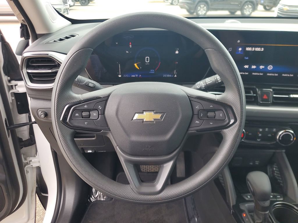Used 2025 Chevrolet TrailBlazer LT AWD/4WD image 19