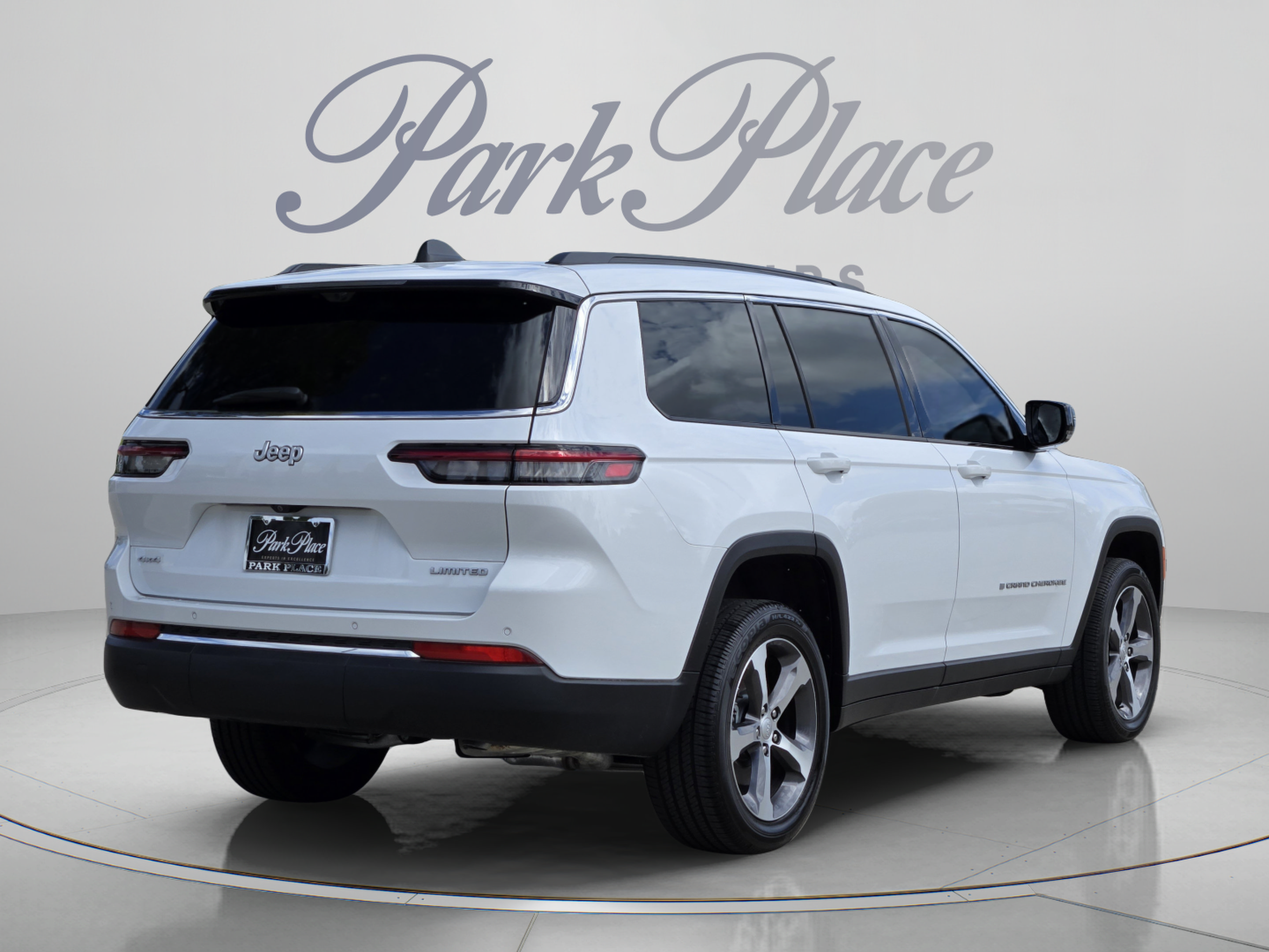 Used 2025 Jeep Grand Cherokee L Limited w/ Luxury Tech Group II AWD/4WD image 5