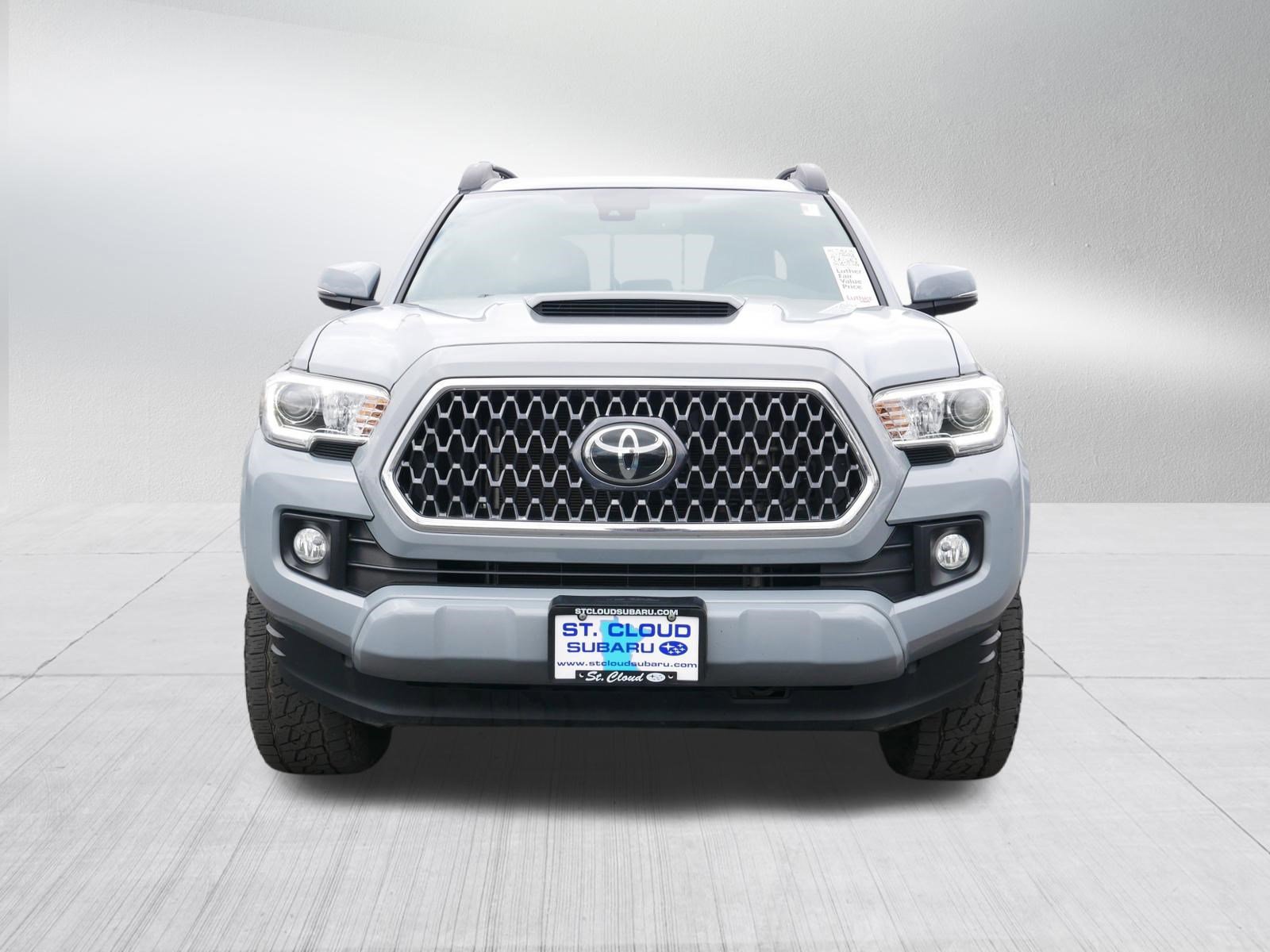Used 2019 Toyota Tacoma TRD Sport image 2