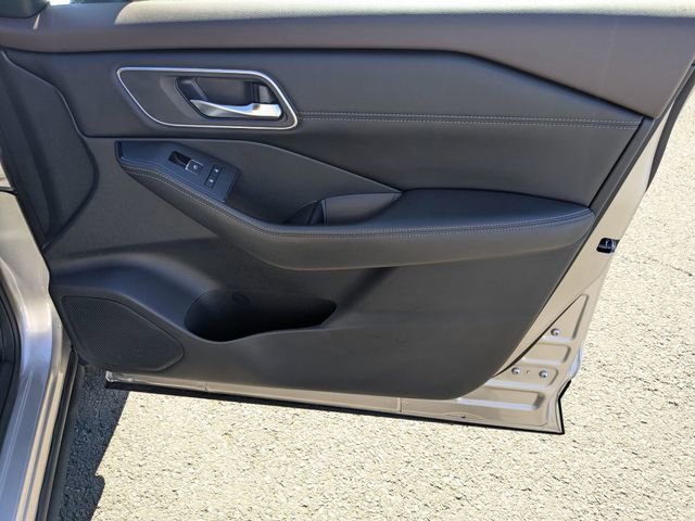 Used 2021 Nissan Rogue SL image 26