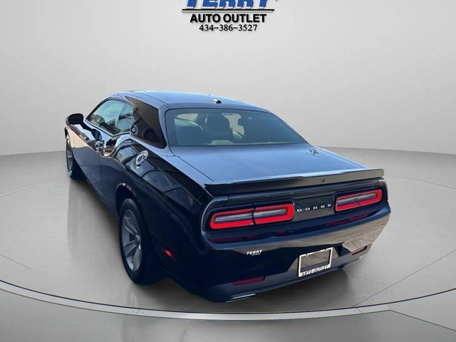 Used 2023 Dodge Challenger SXT image 4