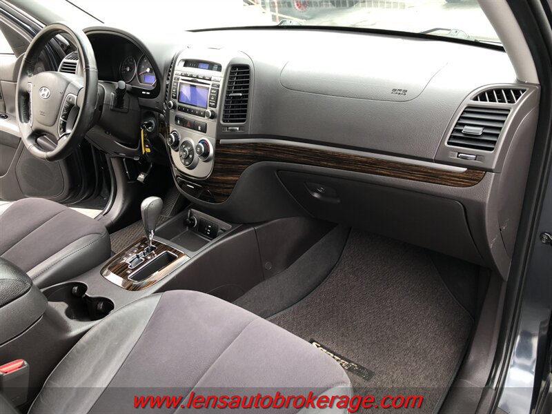 Used 2010 Hyundai Santa Fe SE FWD image 22