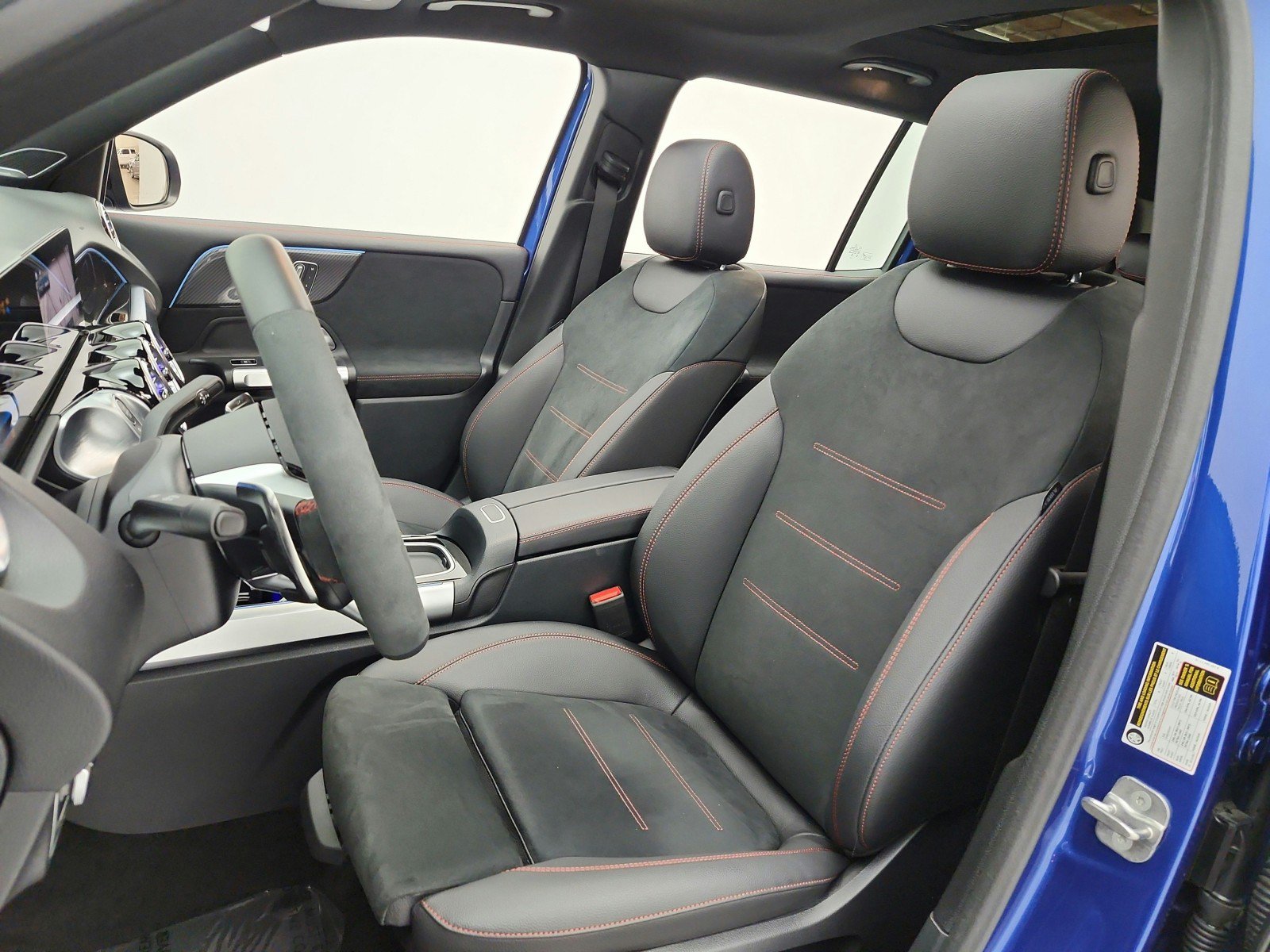 Used 2025 Mercedes-Benz GLB 35 AMG 4MATIC image 10