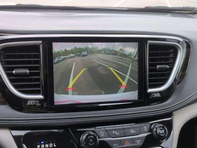 Used 2024 Chrysler Pacifica Limited image 14