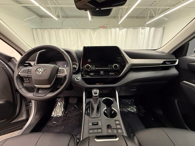Used 2025 Toyota Highlander XLE AWD/4WD image 18