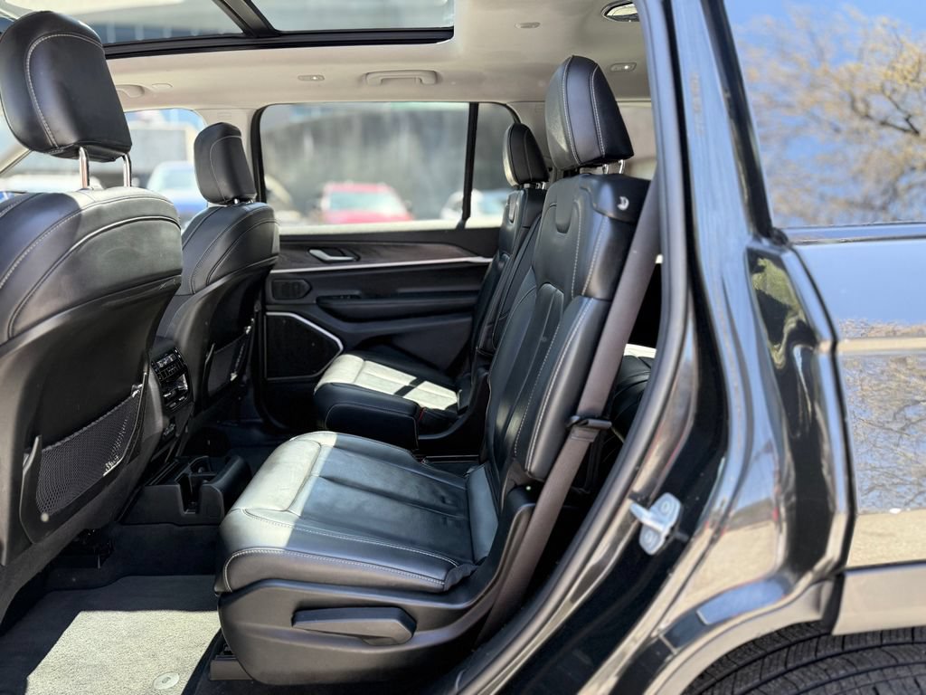 Used 2022 Jeep Grand Cherokee L Limited AWD/4WD image 30