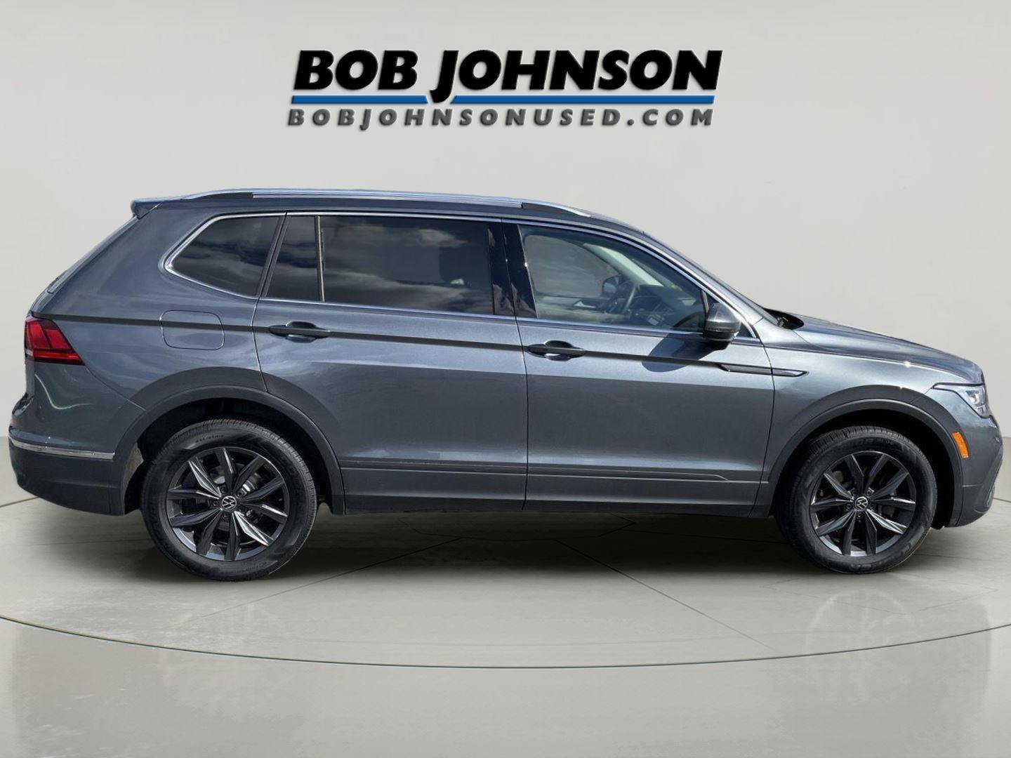 Used 2023 Volkswagen Tiguan SE AWD/4WD image 2