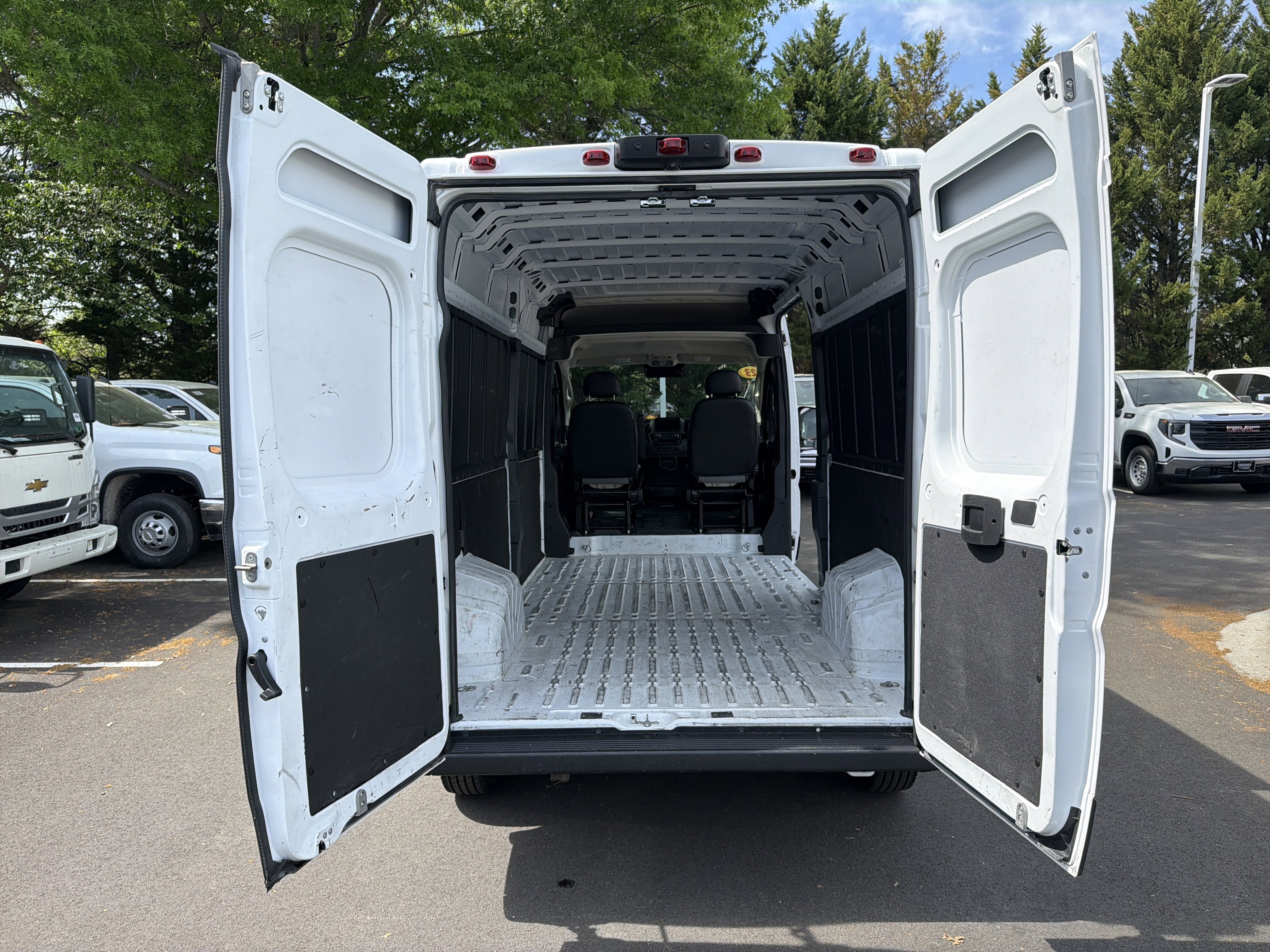 Used 2023 RAM ProMaster 2500 image 27