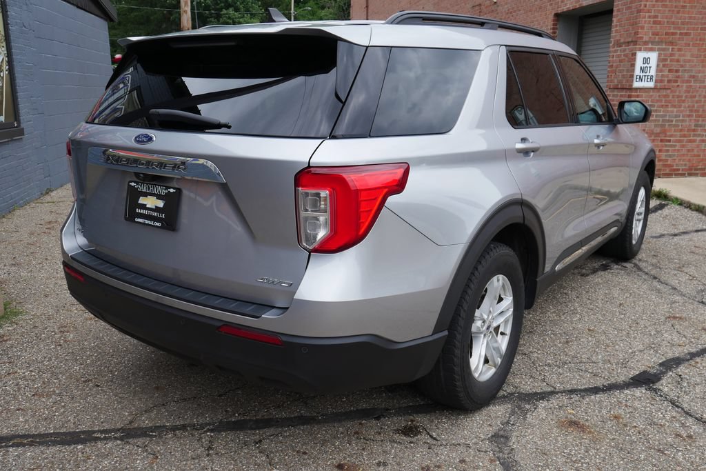 Used 2021 Ford Explorer XLT AWD/4WD image 3