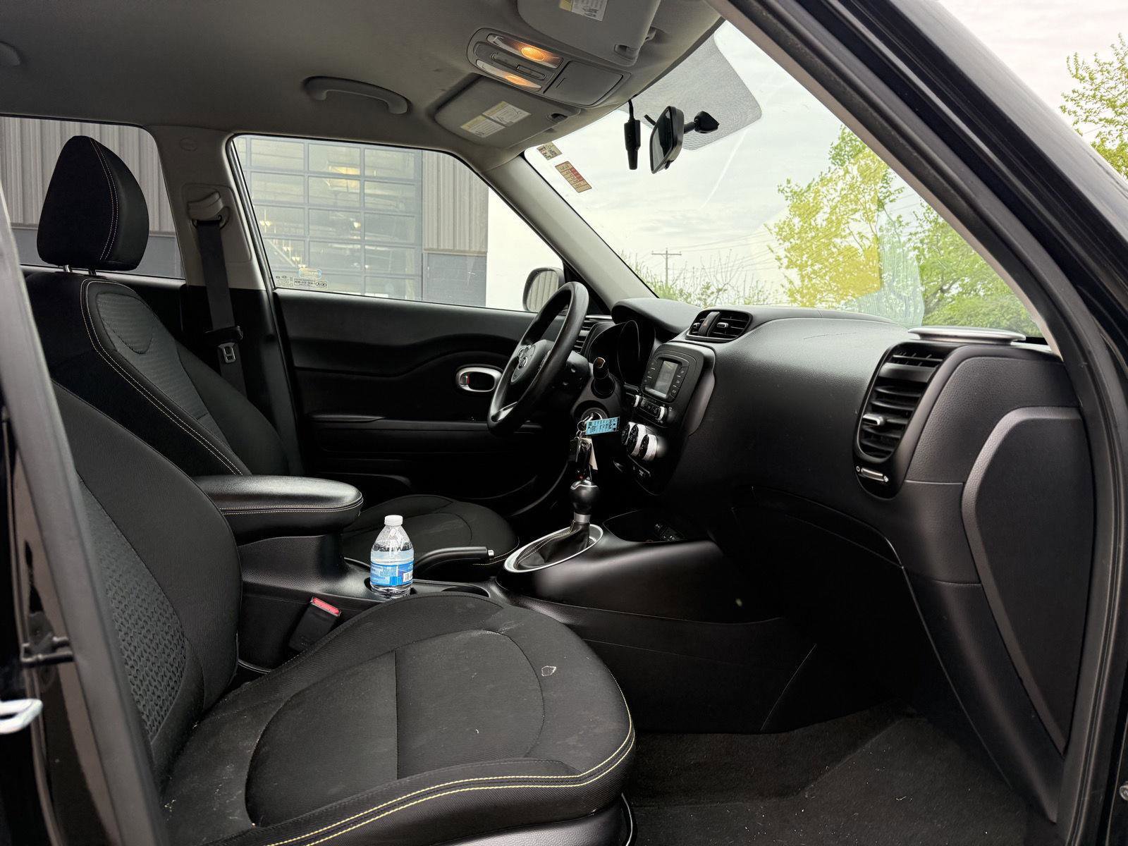 Used 2016 Kia Soul + FWD image 12