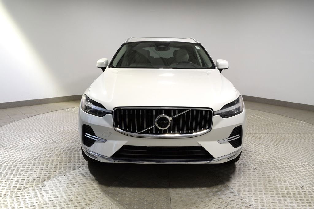 Used 2023 Volvo XC60 B5 Plus image 12