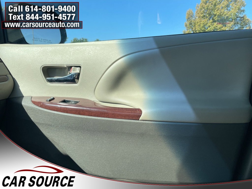 Used 2014 Toyota Sienna L image 26