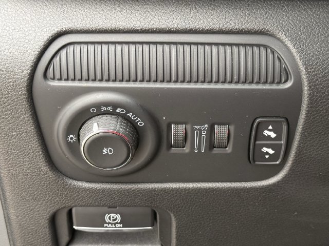 Used 2024 Jeep Wagoneer L Series II RWD image 24