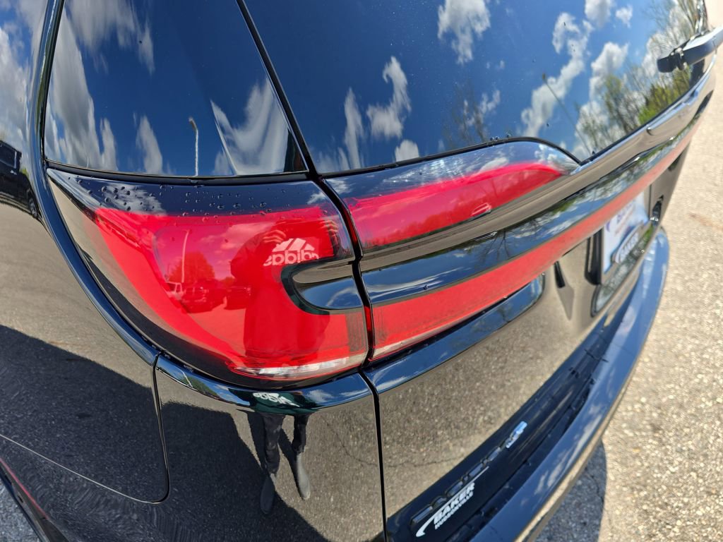 Used 2025 Chrysler Pacifica Limited FWD image 37