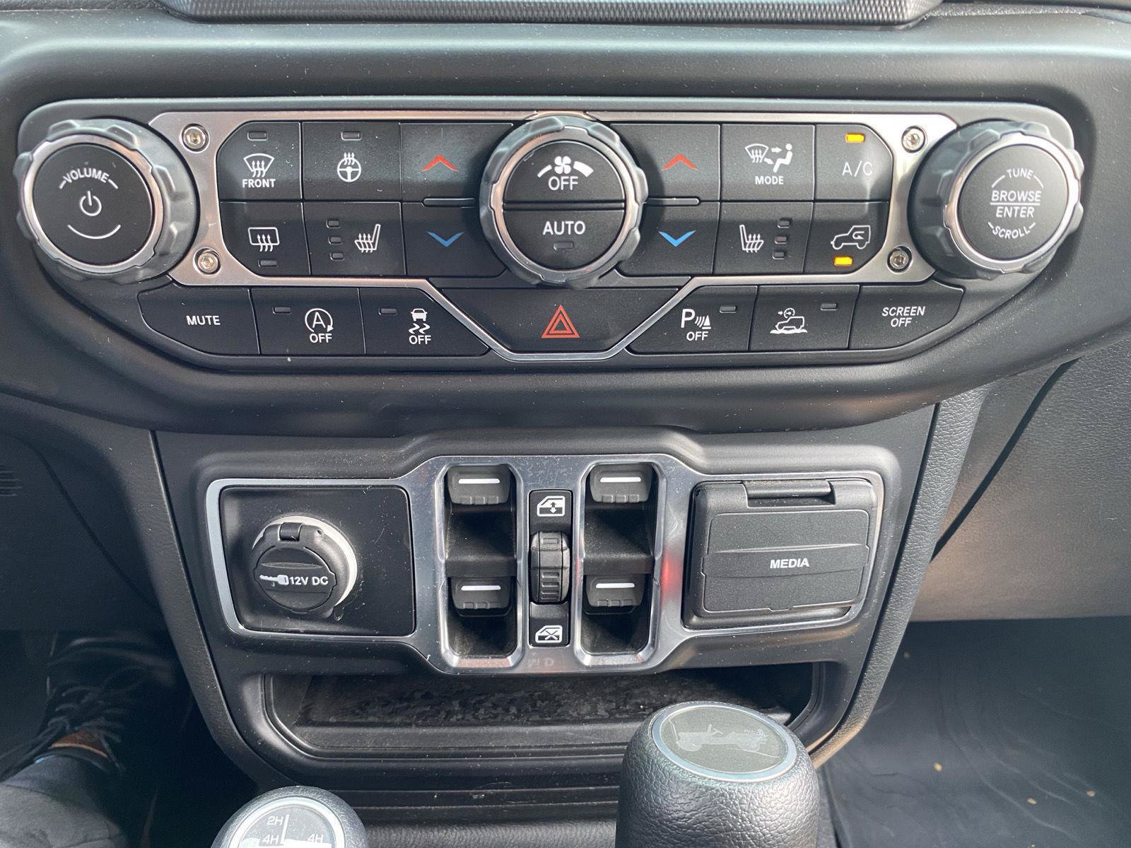 Used 2022 Jeep Wrangler Unlimited Sahara w/ Cold Weather Group AWD/4WD image 26