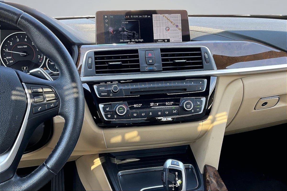 Used 2018 BMW 330e w/ Convenience Package RWD image 6