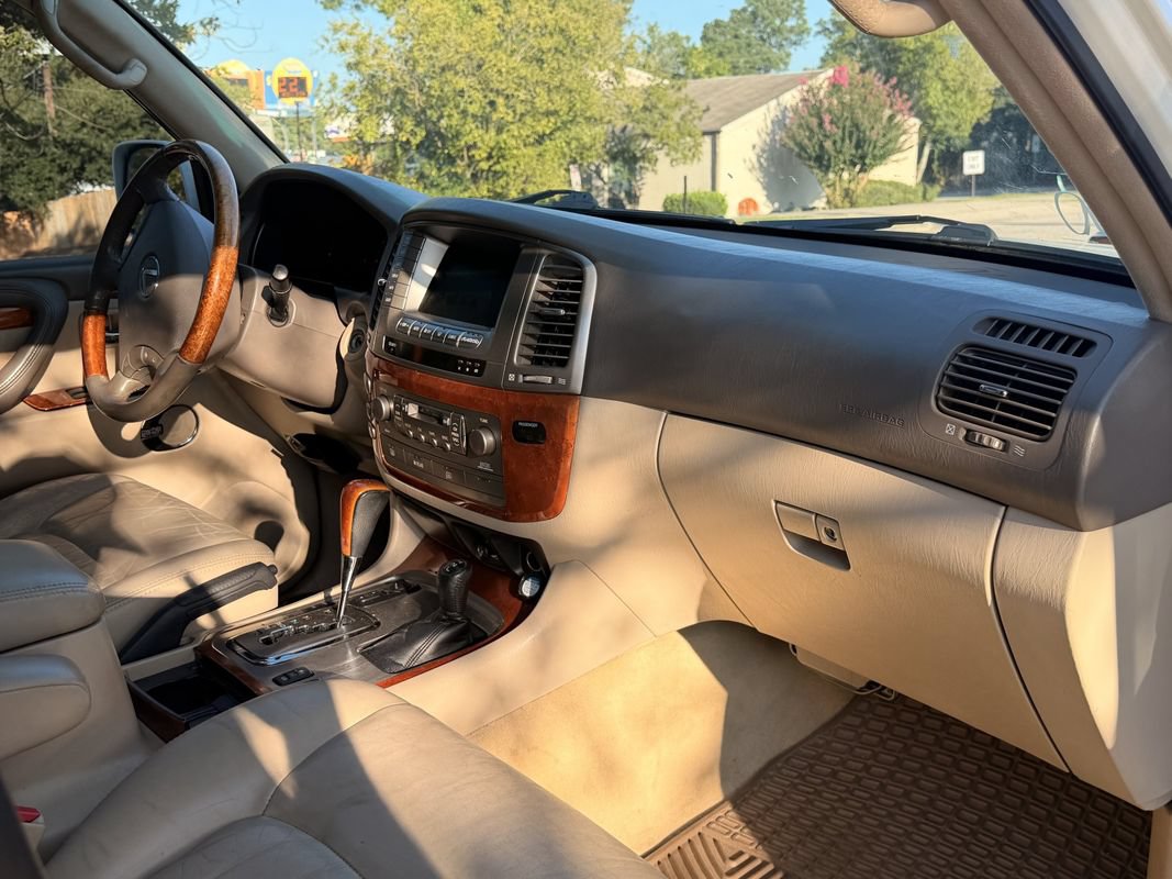 Used 2007 Lexus LX 470 4WD w/ Preferred Accessory Pkg image 10