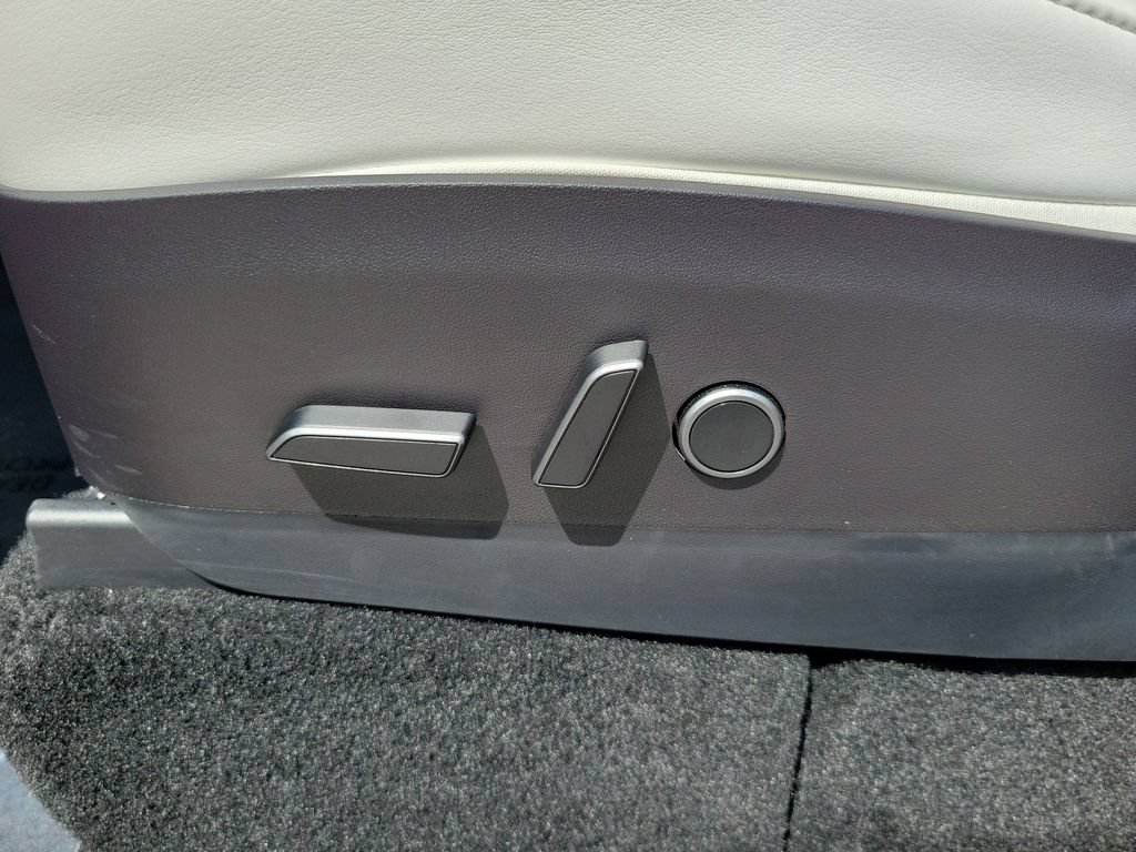 Used 2022 Tesla Model Y Performance AWD/4WD image 22