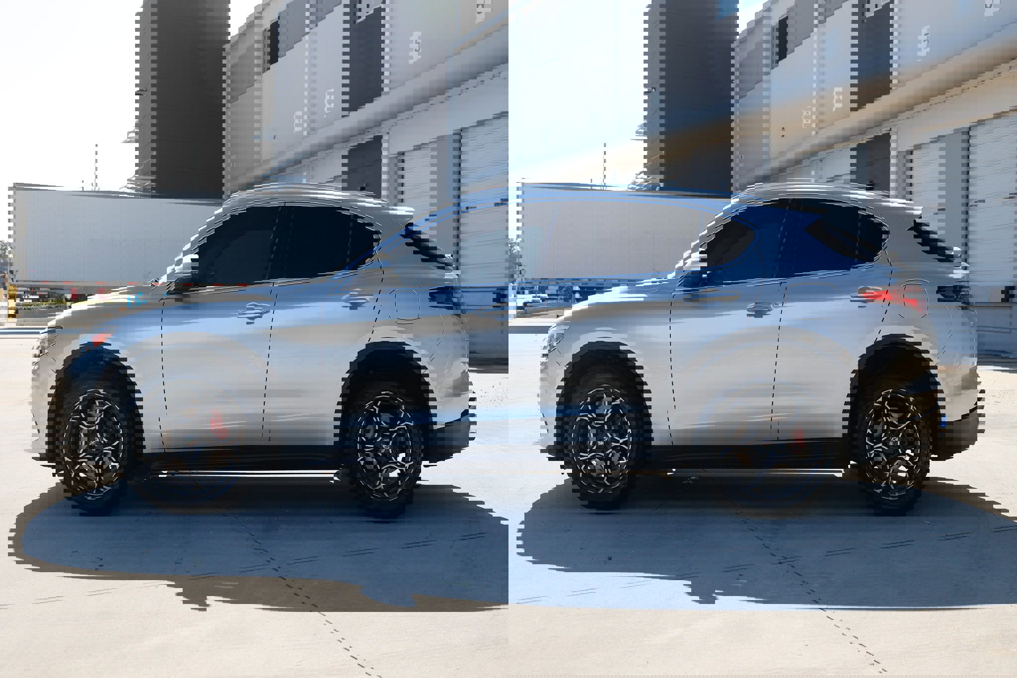 Used 2018 Alfa Romeo Stelvio image 8