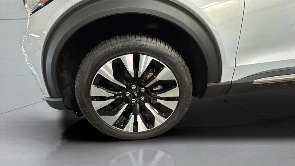 Used 2025 Ford Explorer Platinum w/ LUX Leather Package image 16