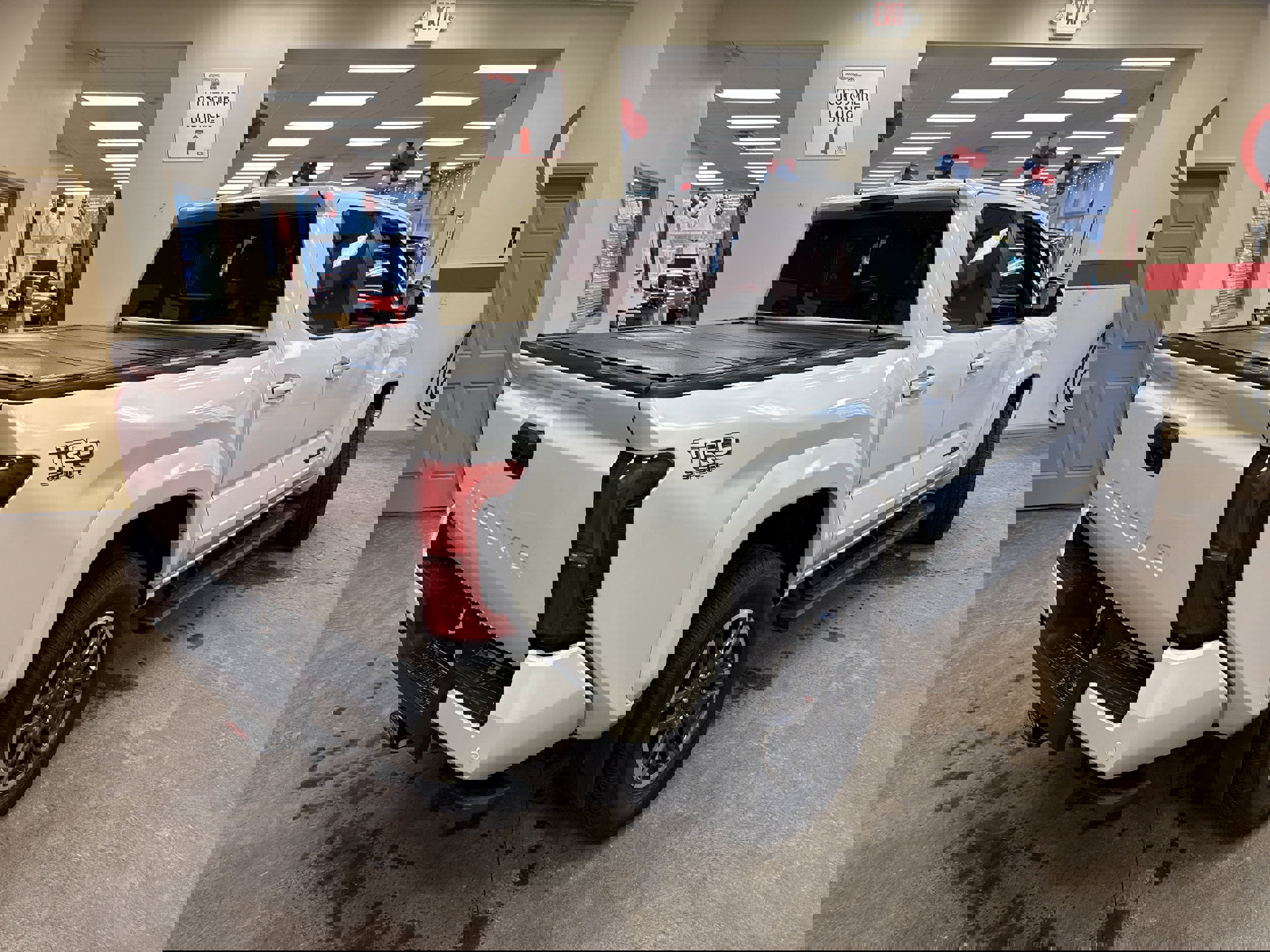 Used 2024 Toyota Tacoma TRD Sport w/ TRD Sport Upgrade Package image 9