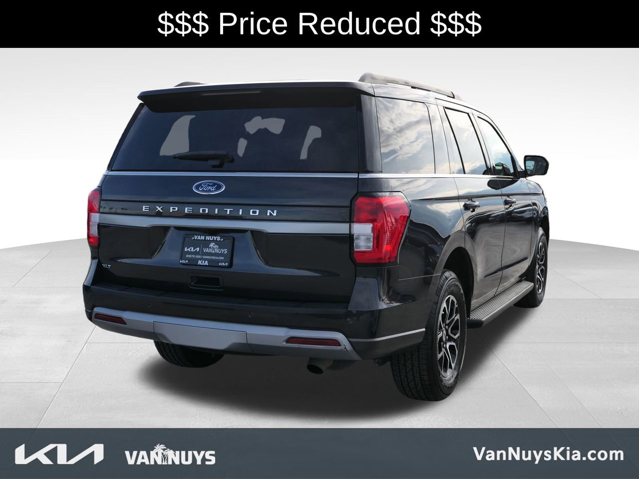 Used 2024 Ford Expedition XLT image 2