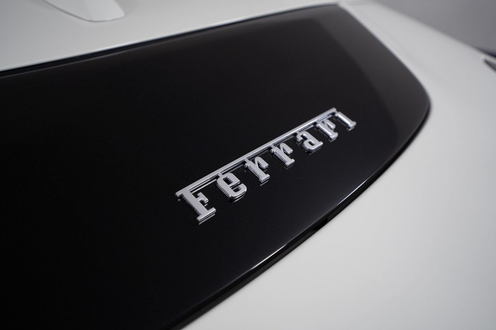 Certified 2025 Ferrari Roma Spider RWD image 15