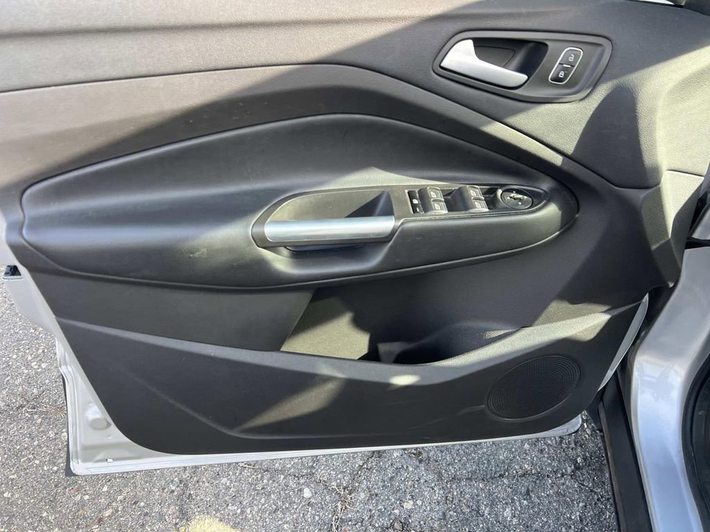 Used 2019 Ford Escape SEL FWD image 12