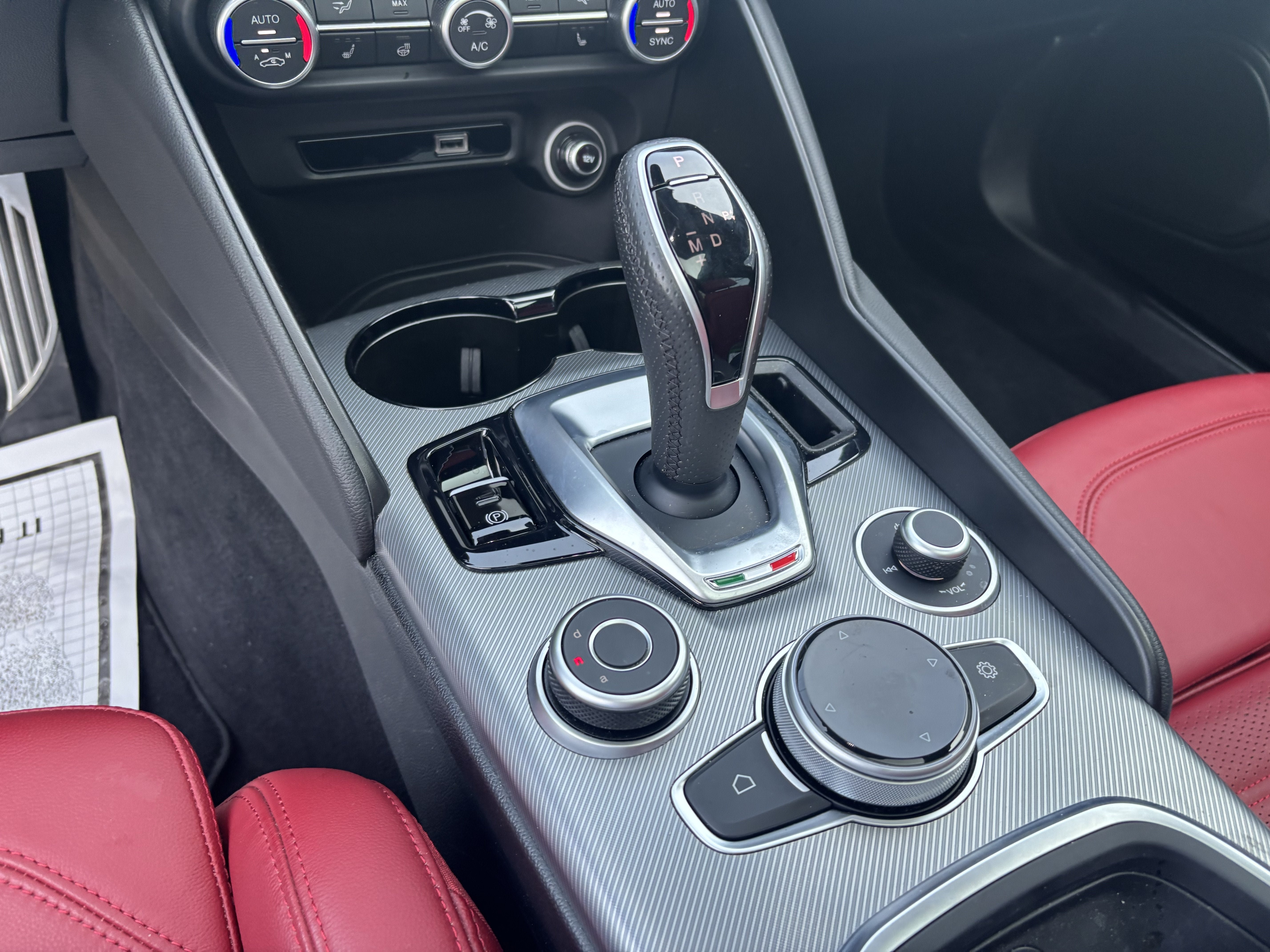 Used 2024 Alfa Romeo Giulia Veloce AWD/4WD image 28