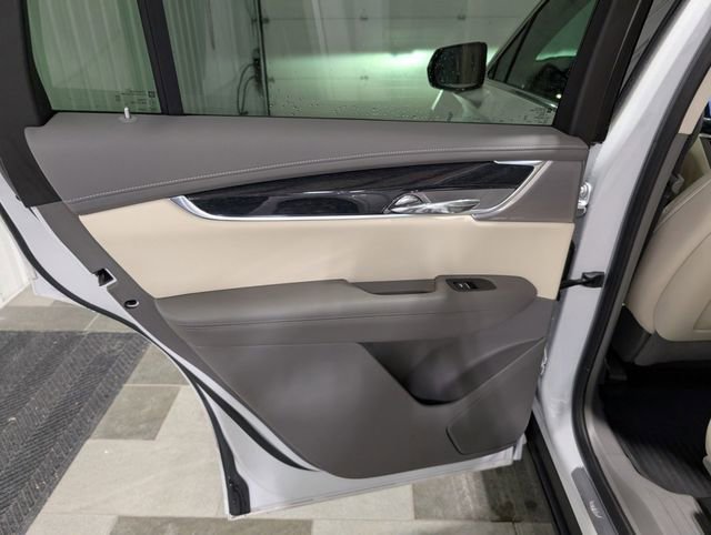 Used 2023 Cadillac XT6 Premium Luxury w/ Technology Package image 9