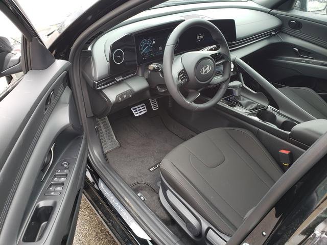 New 2025 Hyundai Elantra SEL image 9