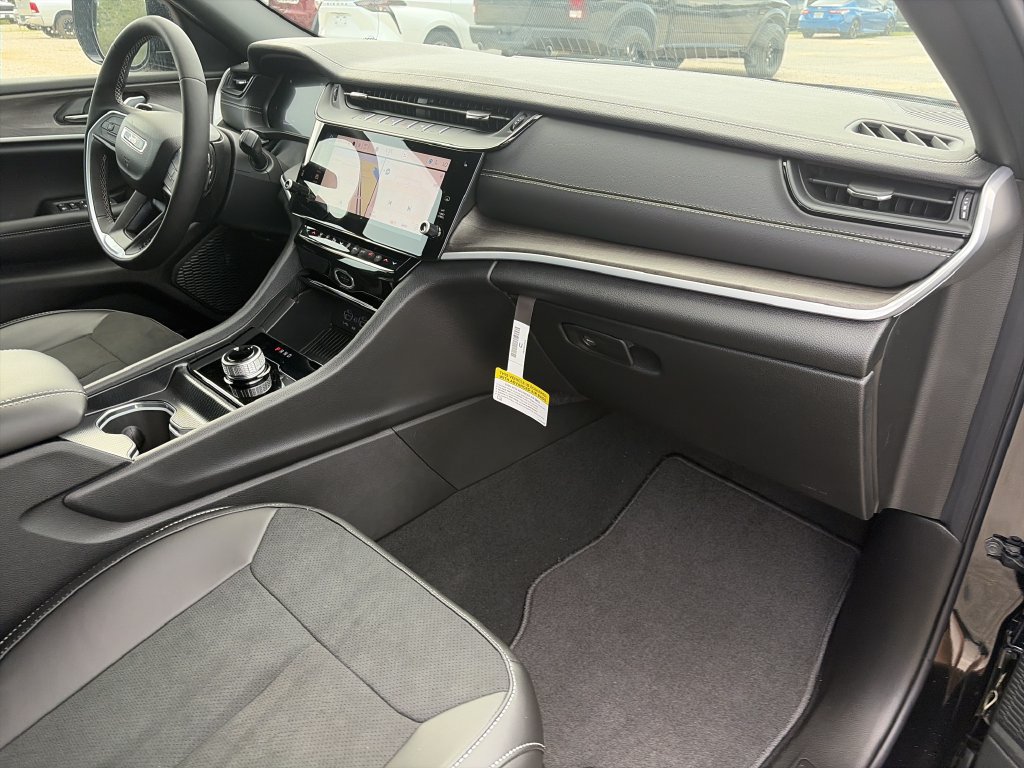 New 2026 Jeep Grand Cherokee Altitude RWD image 33
