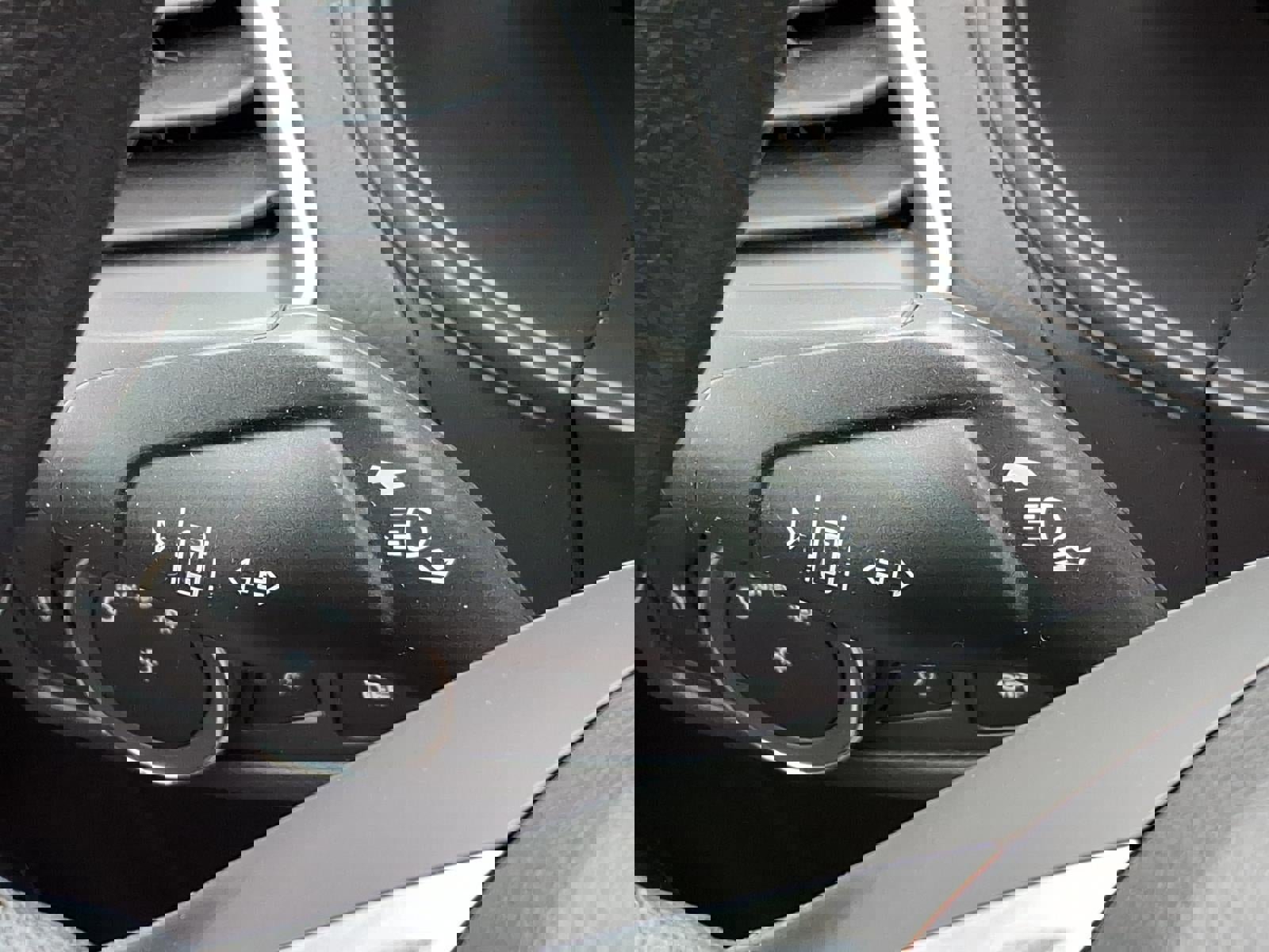 Used 2023 Ford Edge SEL w/ Convenience Package image 21