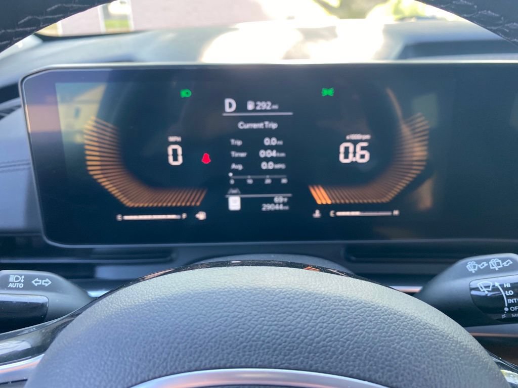 Used 2025 Kia Carnival FWD image 12