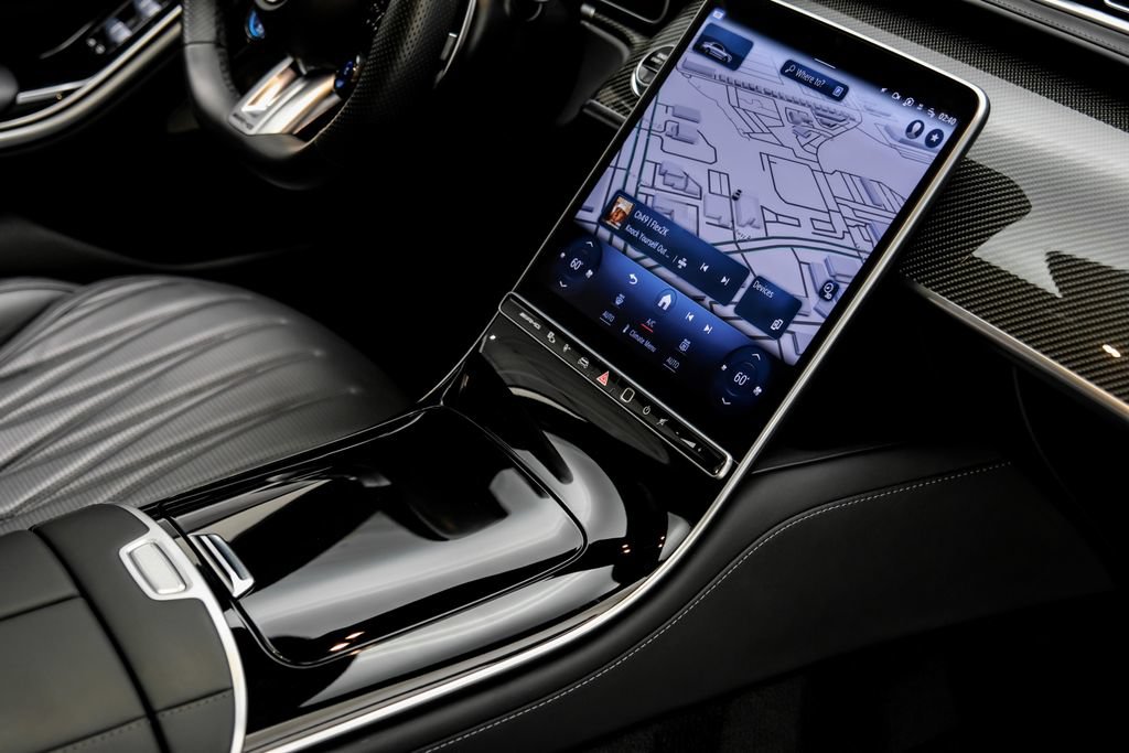 Used 2024 Mercedes-Benz S 63 AMG S w/ Carbon Fiber Exterior Package image 32