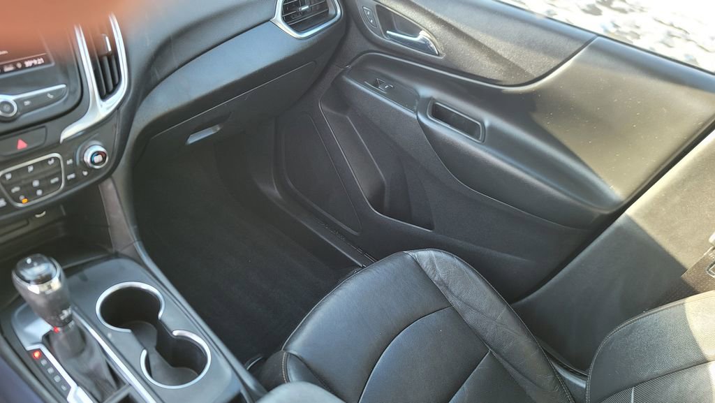Used 2020 Chevrolet Equinox LT w/ Sport Edition image 23
