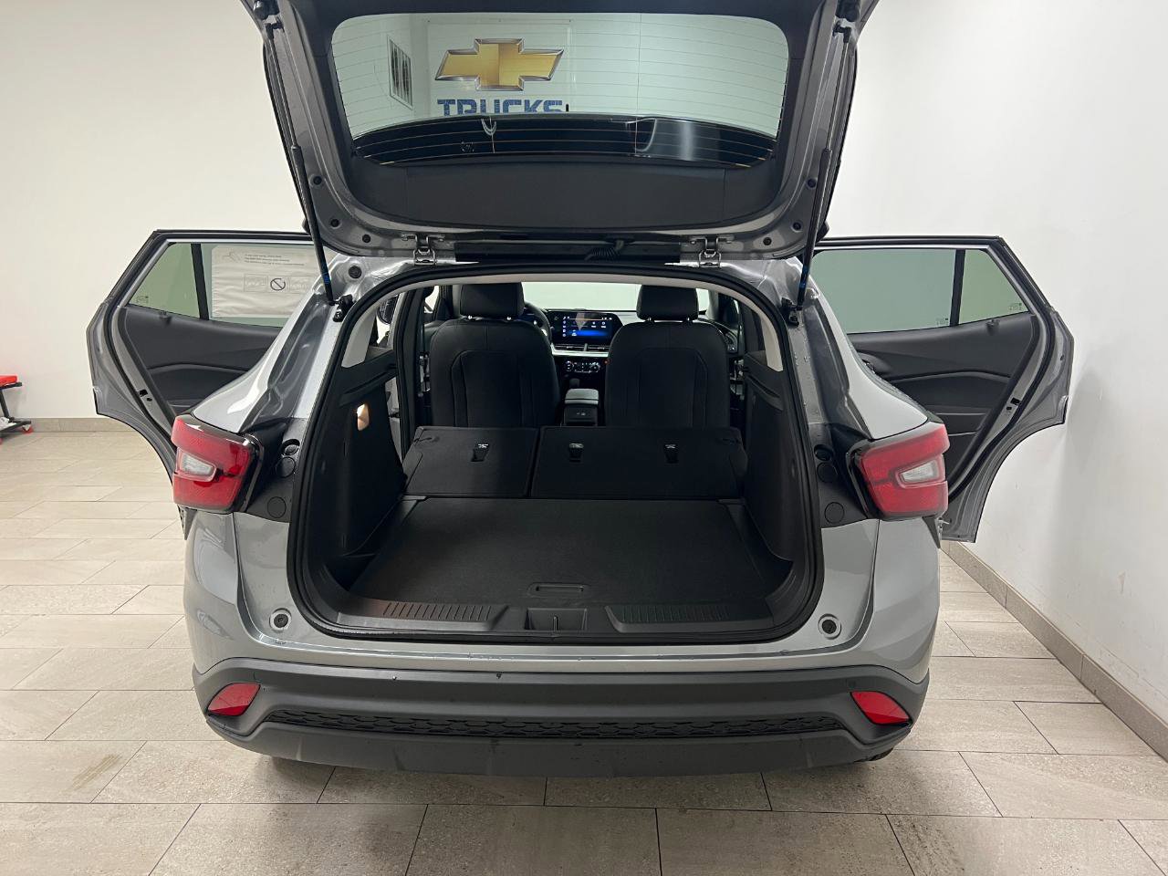 New 2026 Chevrolet Trax LT w/ Driver Confidence Package FWD image 23