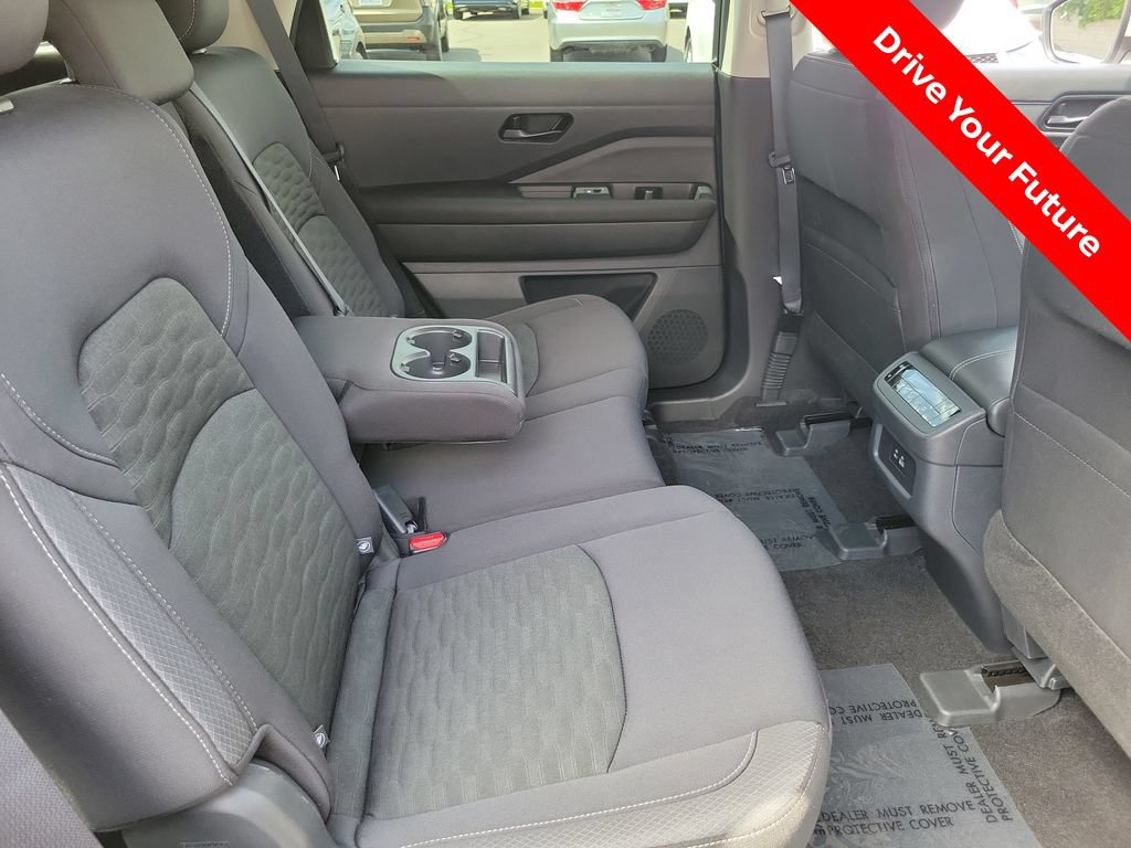 Certified 2025 Nissan Pathfinder SV FWD image 19