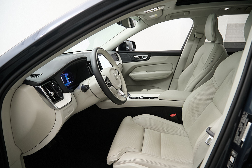 Certified 2026 Volvo XC60 B5 Ultra AWD/4WD image 20
