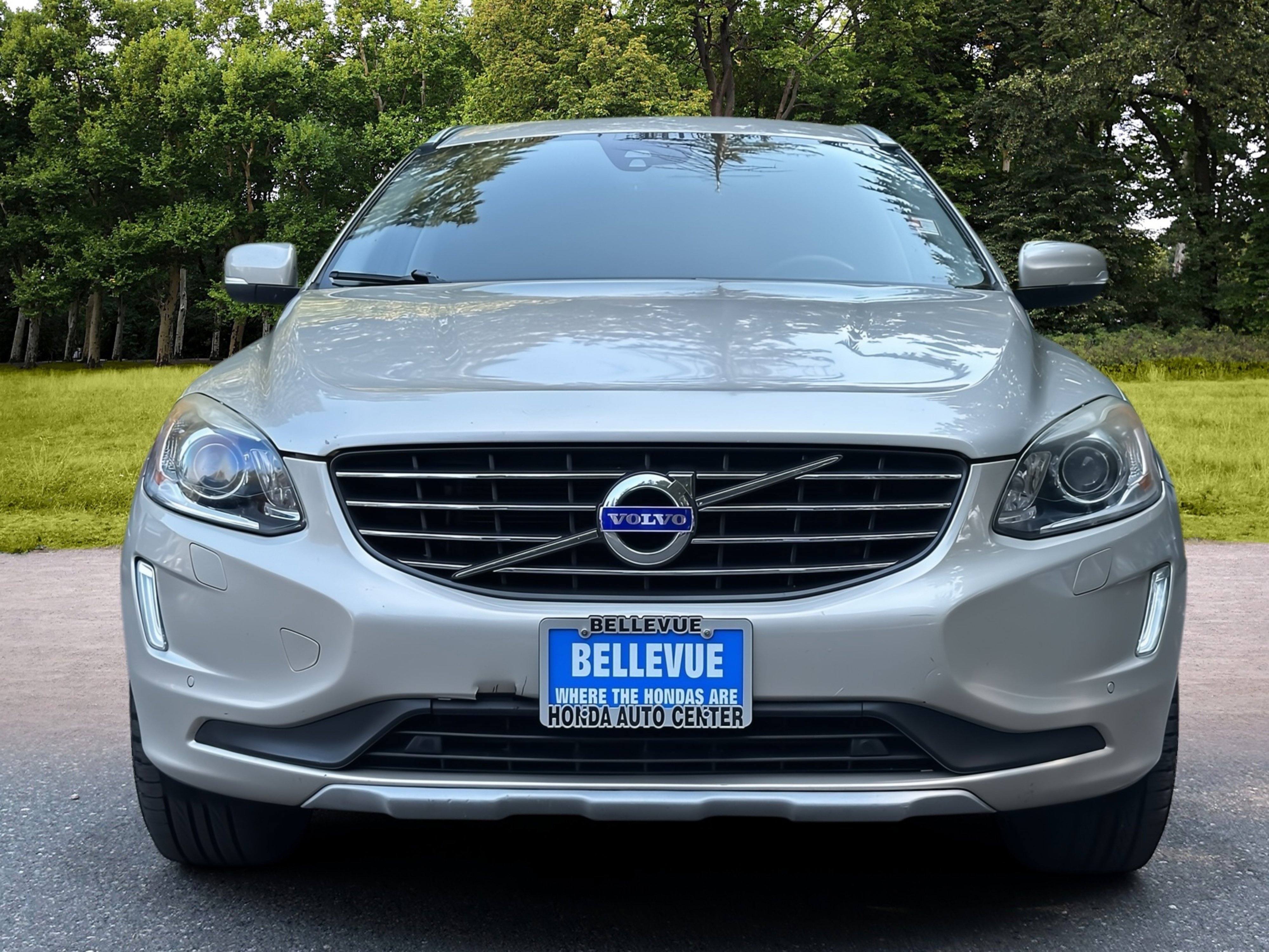 Used 2017 Volvo XC60 T6 Inscription w/ Preferred Option Package image 2