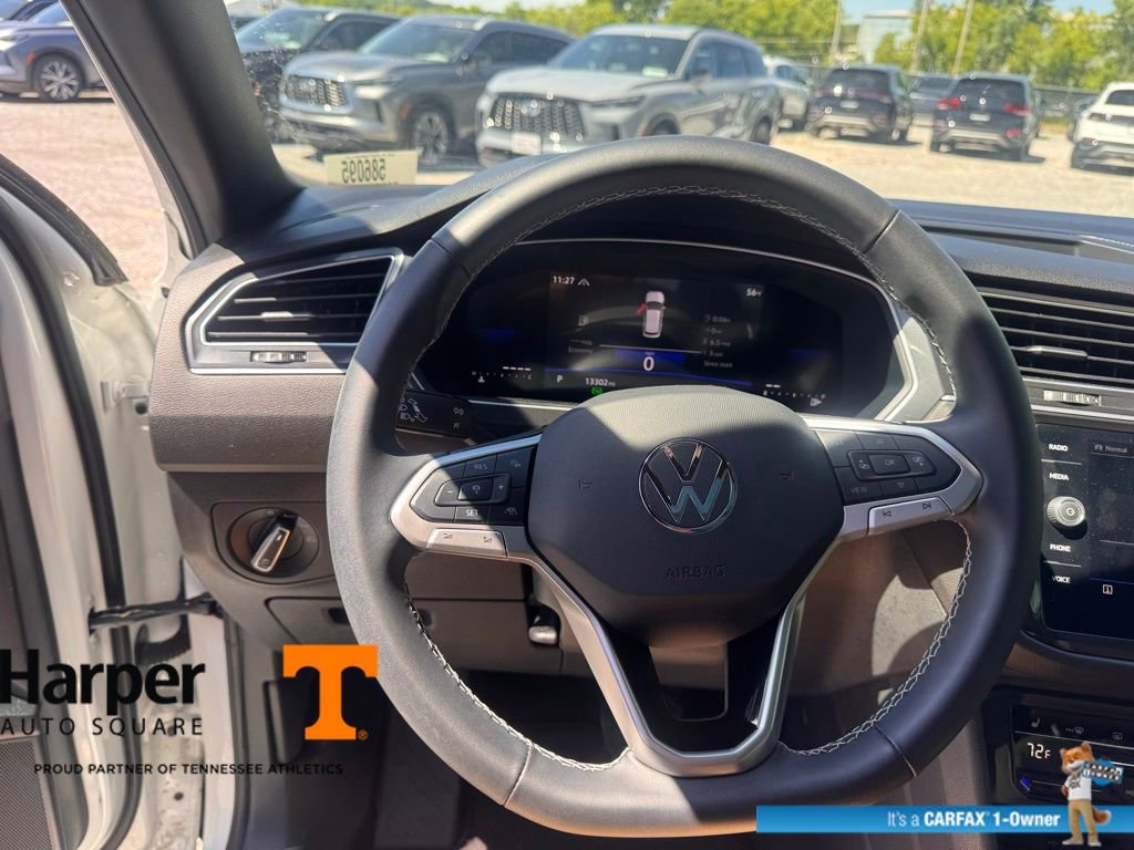 Used 2024 Volkswagen Tiguan SE w/ Panoramic Sunroof Package AWD/4WD image 17