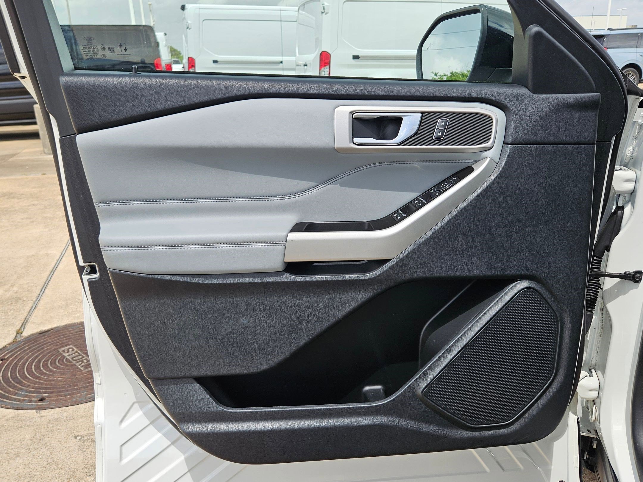 Used 2022 Ford Explorer XLT w/ Equipment Group 202A image 12