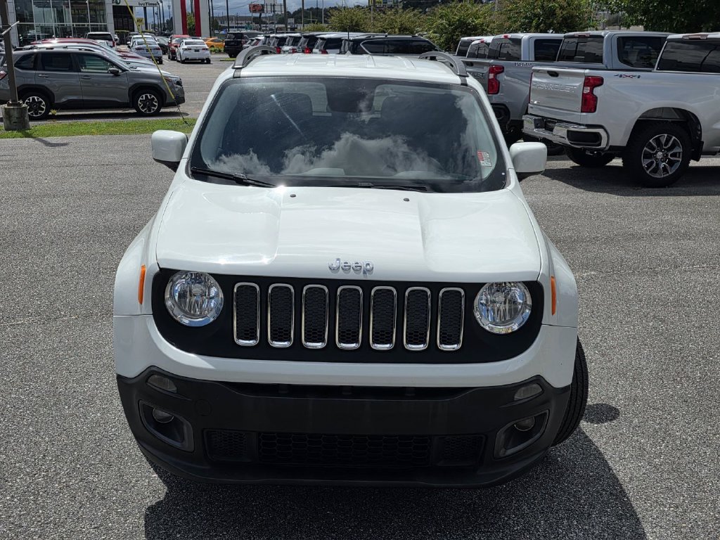 Used 2017 Jeep Renegade Latitude FWD image 2