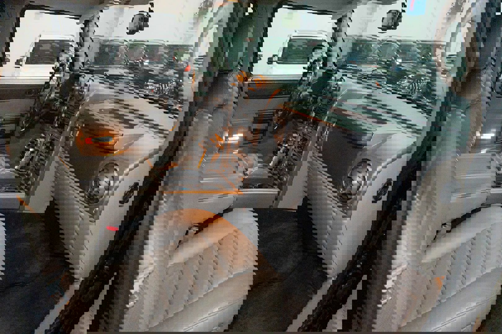 Used 2003 HUMMER H2 w/ Preferred Equipment Group image 46