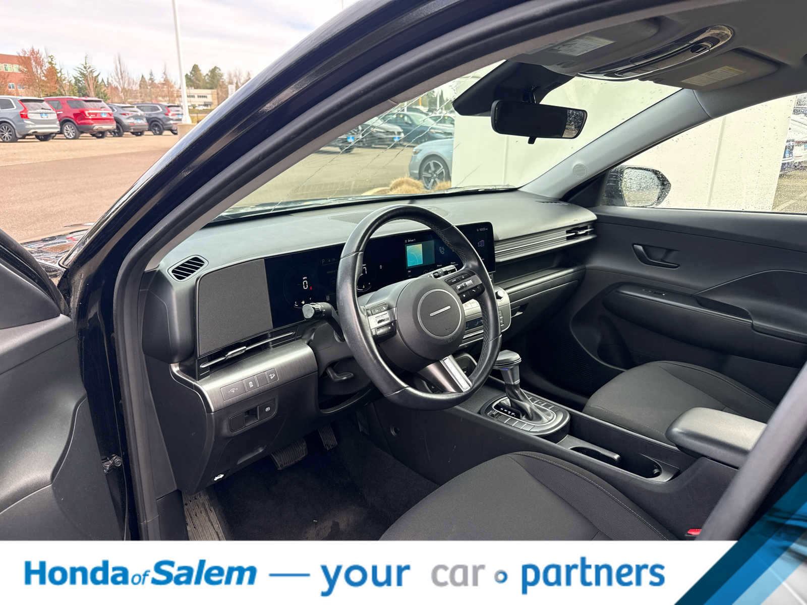 Used 2024 Hyundai Kona SEL image 2
