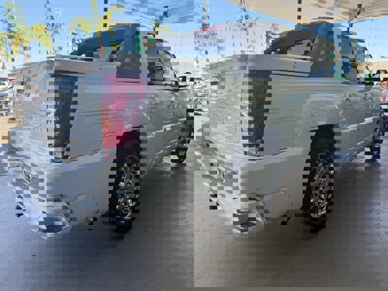 Used 2002 Chevrolet Avalanche 2WD image 10