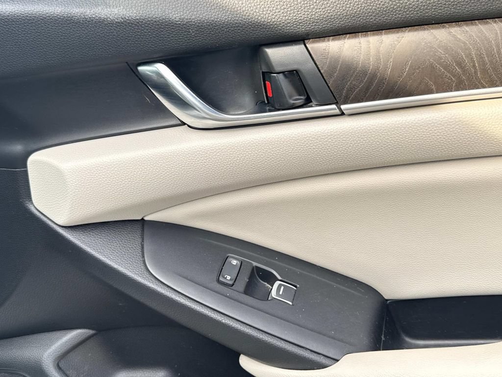 Used 2021 Honda Accord EX-L image 18